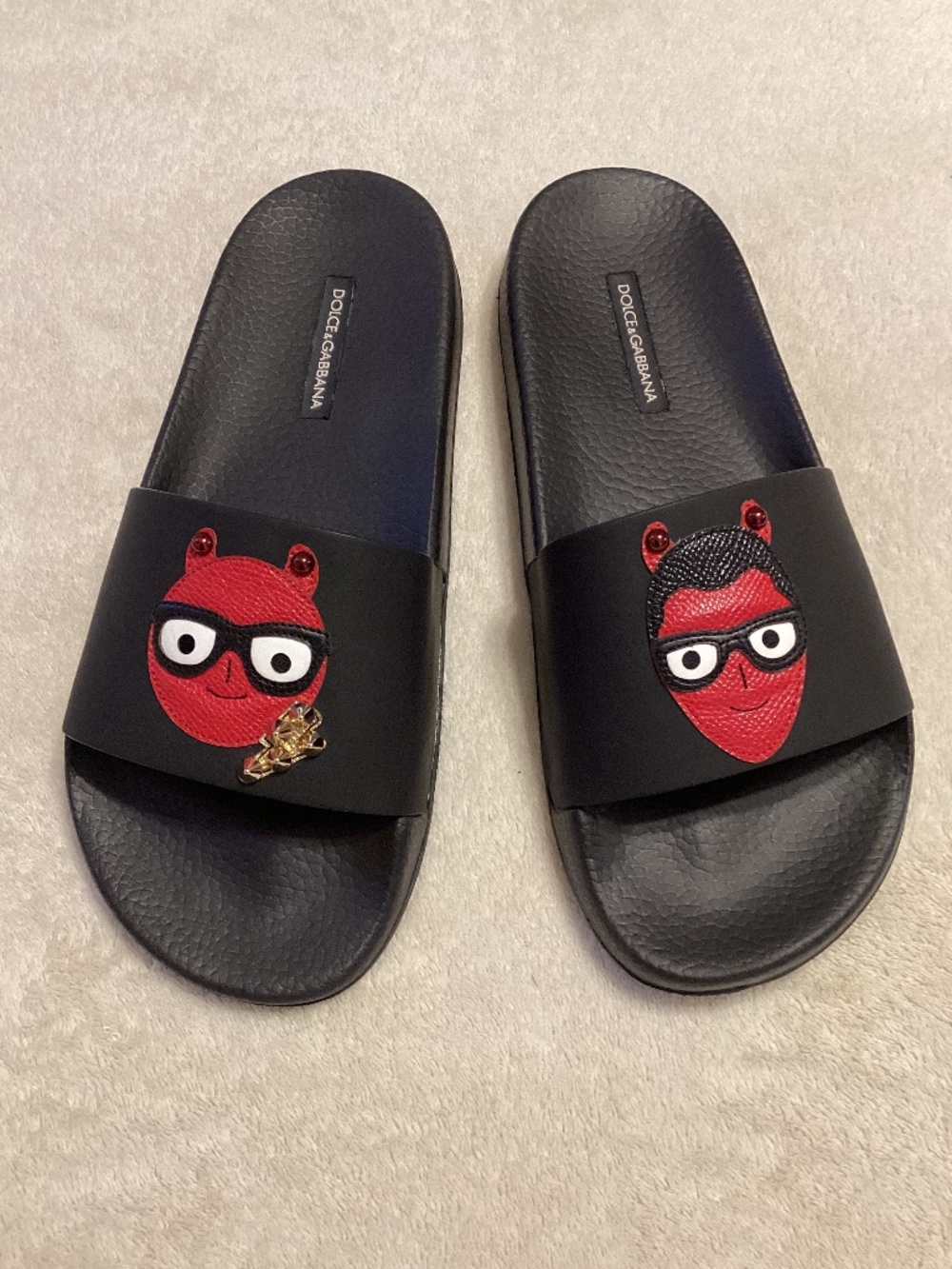 Dolce & Gabbana 😈 pool slides